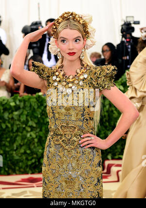 Anya Taylor-Joy Teilnahme an das Metropolitan Museum der Kunst Kostüm Institut Benefiz-gala 2018 in New York, USA. Stockfoto