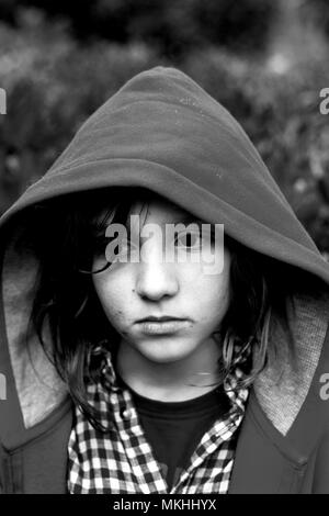 Moody 9 Jahre alter Junge. Stockfoto