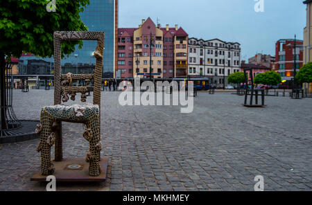 Denkmal der Stühle im Ghetto Heldenplatz im Ghetto Warschau, Polen eingerichtet. In Gedenken an die Opfer der nationalsozialistischen Konzentrationslager gebaut. Stockfoto