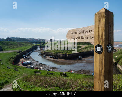 Seaton Sluice, Northumberland - Wanderweg Wegweiser. Stockfoto