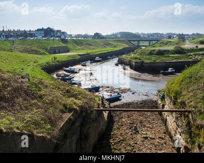 Seaton Sluice, Northumberland - Mann - Hafen und Küste Landschaft vom 17. Jahrhundert Werke von Sir Ralph Delaval, Transport von Kohle zu ermöglichen, s Stockfoto