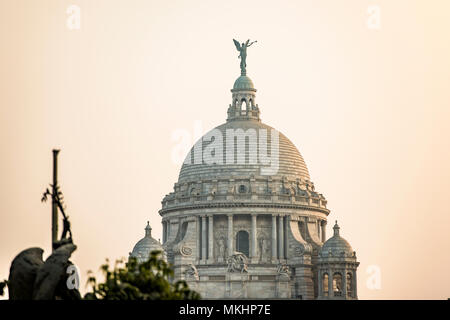 KOLKATA - Indien - 28. Januar 2018. Das Wahrzeichen Victoria Memorial ist ein großes Marmorbad Gebäude in Kolkata, West Bengal, Indien. Stockfoto