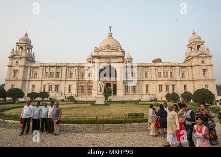 KOLKATA - Indien - 20 Jan 2018. Einige sind vor dem Hotel Victoria Memorial Hall in Kalkutta, Indien. Stockfoto