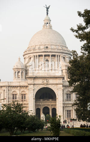 KOLKATA - Indien - 28. Januar 2018. Das Wahrzeichen Victoria Memorial ist ein großes Marmorbad Gebäude in Kolkata, West Bengal, Indien. Stockfoto