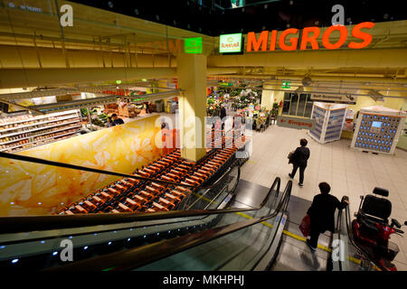 Migros Supermarkt in Zug, Schweiz, Europa Stockfoto