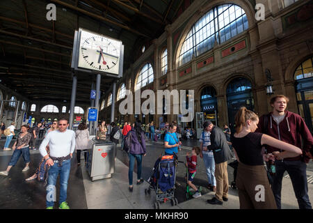 Zürich HB Hauptbahnhof in Zürich, Schweiz, Europa Stockfoto