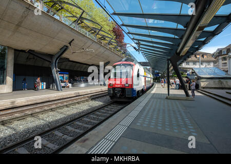 Zug Zürich Stadelholfen Bahnhof in Zürich, Schweiz, Europa anreisen Stockfoto