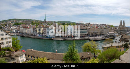 Panoramablick auf die Skyline vom Lindenhof Hill, Zürich, Schweiz, Europa Stockfoto