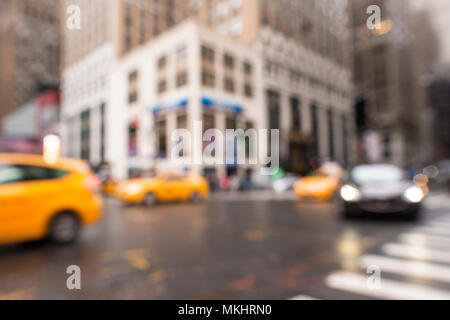 Defokussierten Unschärfe der Times Square in New York City mit Lichtern in der Nacht und Taxis. Stockfoto