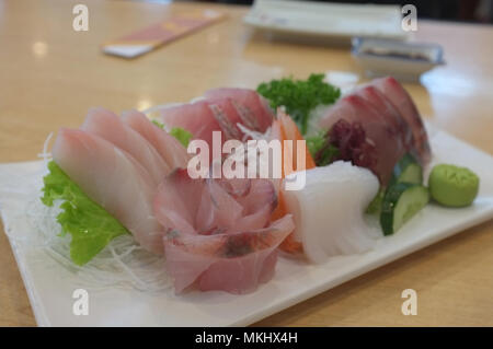 Bild für Japanische Lebensmittel Kataloge Menü, Sushi Set im Paket Stockfoto