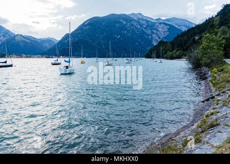 Malerischer Blick auf Achensee in Österreich bei Sonnenuntergang Stockfoto