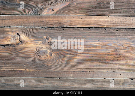 Altes holz Struktur, Holz Muster, Plank, Board. 200 Jahre alte hölzerne Wand. Scharfe, gut sichtbares Wachstum Ringe, parallele Linien und Kurven. Stockfoto