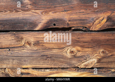 Altes holz Struktur, Holz Muster, Plank, Board. 200 Jahre alte hölzerne Wand. Scharfe, gut sichtbares Wachstum Ringe, parallele Linien und Kurven. Stockfoto