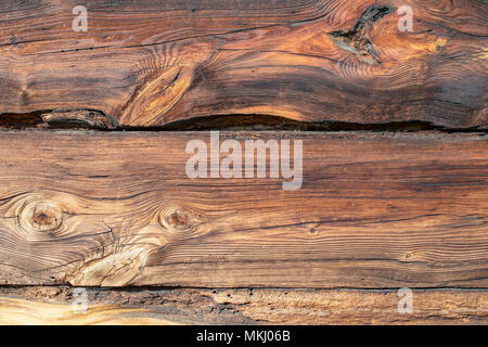 Altes holz Struktur, Holz Muster, Plank, Board. 200 Jahre alte hölzerne Wand. Scharfe, gut sichtbares Wachstum Ringe, parallele Linien und Kurven. Stockfoto