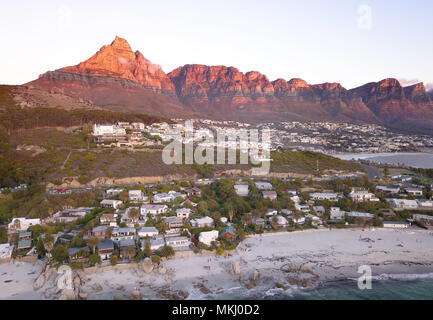 Luftaufnahme über Clifton Beach, Kapstadt, Südafrika Stockfoto