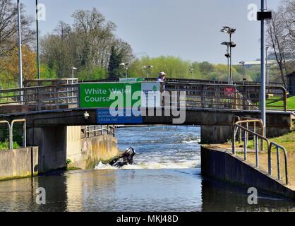 White Water Rafting Kurs nationalen Wassersportzentrum Holme Pierrepont Nottingham England Großbritannien Stockfoto