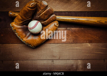 Vintage baseball Gang auf einer hölzernen Hintergrund Stockfoto