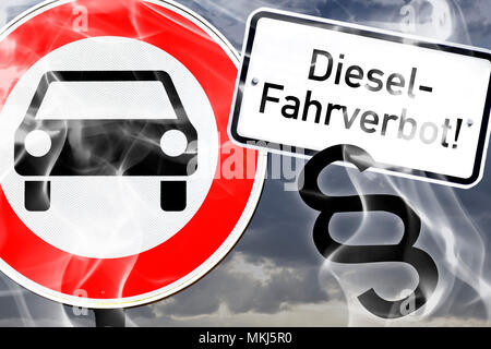 Kfz-Durchfahrtsverbotschild in Autoabgasen und Absatz Zeichen, diesel Fahrverbot, Kfz-Durchfahrtsverbotschild in Autoabgasen und Paragraphenzeichen, Stockfoto