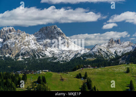 Lagazuoi, Valparola Pass und Hexe Stein von der Pralongia, Dolomiten, Valparolapass und Hexenstein von der Pralongia, Dolomiten Stockfoto
