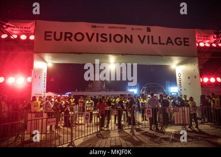 07. Mai 2018, Portugal, Lissabon: Blick in den Eingangsbereich des Eurovision Village des Eurovision Song Contest. Das Finale des Eurovision Song Contest statt, am 12. Mai 2018 in Lissabon. Foto: Jörg Carstensen/dpa Stockfoto