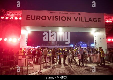 07. Mai 2018, Portugal, Lissabon: Blick in den Eingangsbereich des Eurovision Village des Eurovision Song Contest. Das Finale des Eurovision Song Contest statt, am 12. Mai 2018 in Lissabon. Foto: Jörg Carstensen/dpa Stockfoto