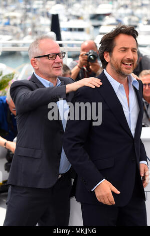 Cannes, Frankreich. 08 Mai, 2018. 71. Filmfestival in Cannes 2018, Photocall Maitre de Cerimonie. Im Bild: Edouard Baer, Thierry Fremaux Credit: Unabhängige Fotoagentur/Alamy leben Nachrichten Stockfoto