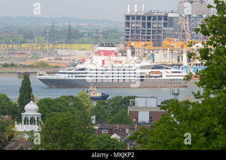 Gravesend, Kent, Vereinigtes Königreich. 8. Mai, 2018. Kleine Luxus Kreuzfahrtschiff Le Boreal dargestellt, Gravesend in Kent auf dem Weg nach Greenwich. Die 142 Meter Kreuzfahrtschiff kann 264 Passagiere befördern. Es hat nicht weniger als sieben Kreuzfahrtschiffe besuchen Sie die moorings auf der Themse in der vergangenen Woche. Rob Powell/Alamy leben Nachrichten Stockfoto