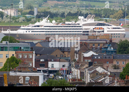 Gravesend, Kent, Vereinigtes Königreich. 8. Mai, 2018. Kleine Luxus Kreuzfahrtschiff Le Boreal dargestellt, Gravesend in Kent auf dem Weg nach Greenwich. Die 142 Meter Kreuzfahrtschiff kann 264 Passagiere befördern. Es hat nicht weniger als sieben Kreuzfahrtschiffe besuchen Sie die moorings auf der Themse in der vergangenen Woche. Rob Powell/Alamy leben Nachrichten Stockfoto