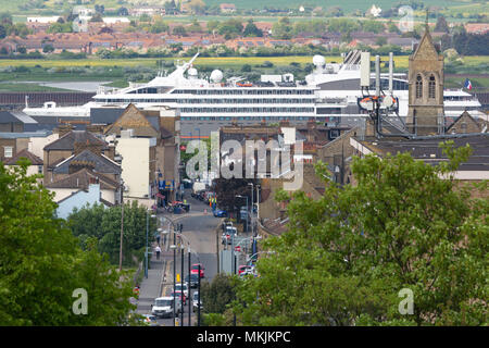 Gravesend, Kent, Vereinigtes Königreich. 8. Mai, 2018. Kleine Luxus Kreuzfahrtschiff Le Boreal dargestellt, Gravesend in Kent auf dem Weg nach Greenwich. Die 142 Meter Kreuzfahrtschiff kann 264 Passagiere befördern. Es hat nicht weniger als sieben Kreuzfahrtschiffe besuchen Sie die moorings auf der Themse in der vergangenen Woche. Rob Powell/Alamy leben Nachrichten Stockfoto