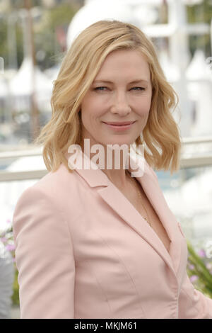 Cannes, Frankreich. 8. Mai, 2018. CANNES, Frankreich - Mai 08: Cate Blanchet, besucht das Fotoshooting für Jury während der 71st jährlichen Filmfestspiele von Cannes im Palais des Festivals am 8. Mai 2018 in Cannes, Frankreich. Credit: Frederick Injimbert/ZUMA Draht/Alamy leben Nachrichten Stockfoto