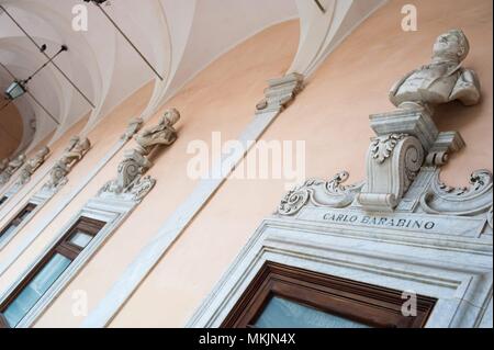 29/04/2018: Genua (Italien) Ansicht des Palazzo den Tursi in der Via Garibaldi. / Vista del Interior del Palacio den Tursi, en VÃ-a Garibaldi. Die Städte in Murcia und Genua sind verzwillingt und somit touristischen und kommerziellen Projekte fördern. Am vergangenen 30. April der Bürgermeister von Murcia, José Ballesta und der Bürgermeister der italienischen Stadt Genua, Marco Bussi, unterzeichneten ein Abkommen über die Absichten für die Partnerschaften zwischen beiden Städten, also die Stärkung der historischen Beziehungen von mehr als neun Jahrhunderte zwischen beiden Städten und die Förderung der neuen Tourismus- und gemeinsame kommerzielle Projekte. El pasado 30 de Abril el Alcalde de Murcia, JosÃ© B Stockfoto