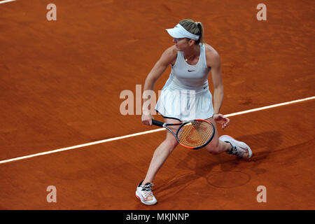 Madrid, Spanien. 8. Mai, 2018. Elina Svitolina der Ukrania reagiert während ihrer 2. Runde Spiel gegen Carla Suarez von Spanien in Tag vier der Mutua Madrid Open Tennisturnier auf dem Caja Magica. Credit: Manu Reino/SOPA Images/ZUMA Draht/Alamy leben Nachrichten Stockfoto