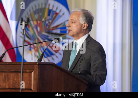 Washington, DC, USA. 7. Mai, 2018. ANDRES GONZALEZ DIAZ ist der Ständige Vertreter von Kolumbien zu der Organisation Amerikanischer Staaten Credit: Michael Brochstein/ZUMA Draht/Alamy leben Nachrichten Stockfoto