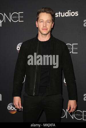 West Hollywood, CA. 8. Mai, 2018. Josh Dallas bei der Einst Reihe Finale an der London in West Hollywood, Kalifornien am 8. Mai 2018. Credit: MediaPunch Inc/Alamy leben Nachrichten Stockfoto