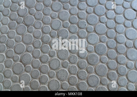 Runde großen grauen Steinplatten auf dem Boden Stockfoto