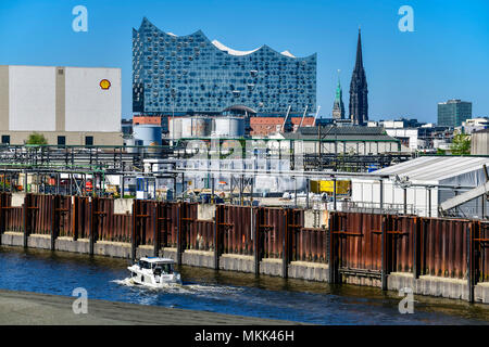 Elbphilharmonie und Hafenanlagen in Hamburg, Deutschland Stockfoto