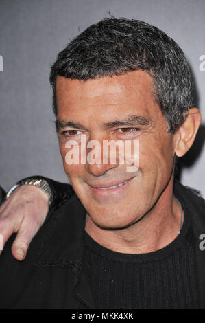 Antonio Banderas in der DRUNTER Premiere auf der DGA-Theater in Los Angeles. Antonio Banderas Red Carpet Event, Vertikal, USA, Filmindustrie, Prominente, Fotografie, Bestof, Kunst, Kultur und Unterhaltung, Topix Prominente Fashion/Vertikal, Besten, Event in Hollywood Leben - Kalifornien, Roter Teppich und backstage, USA, Film, Stars, Film Stars, TV Stars, Musik, Promis, Fotografie, Bestof, Kunst, Kultur und Unterhaltung, Topix, headshot, vertikal, eine Person aus dem Jahr 2012, Anfrage tsuni@Gamma-USA.com Stockfoto