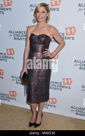 A Julie Bowen 022 anreisen, die Allianz für ChildrenÕs RightsÕ 24. jährlichen Abendessen im Beverly Hilton Hotel in Los Angeles. 10. März 2016. - - - - - - - - a Julie Bowen 022 - - - - - - - - - Fall in Hollywood Leben - Kalifornien, Red Carpet Event, Vertikal, USA, Filmindustrie, Prominente, Fotografie, Bestof, Kunst, Kultur und Unterhaltung, Topix Celebrities Fashion / vom roten Teppich-2016, eine Person, Vertikal, Besten, Hollywood Leben, Event in Hollywood Leben - Kalifornien, Roter Teppich und backstage, USA, Film, Stars, Film Stars, TV Stars, Musik, Promis, Fotografie, Stockfoto