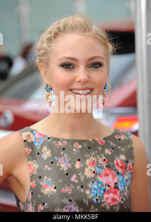 Annasophia Robb Ankunft auf dem Weg, Weg zurück' am Königlichen Theater in Los Angeles. a Annasophia Robb 23 Red Carpet Event, Vertikal, USA, Filmindustrie, Prominente, Fotografie, Bestof, Kunst, Kultur und Unterhaltung, Topix Prominente Fashion/Vertikal, Besten, Event in Hollywood Leben - Kalifornien, Roter Teppich und backstage, USA, Film, Stars, Film Stars, TV Stars, Musik, Promis, Fotografie, Bestof, Kunst, Kultur und Unterhaltung, Topix, headshot, vertikal, eine Person aus dem Jahr 2013, Anfrage tsuni@Gamma-USA.com Stockfoto