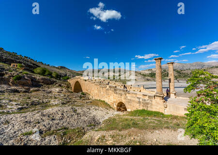 Eine der ältesten Brücken der Welt. Laut einer lateinischen Inschrift über der Brücke, dem Römischen Kaiser Septimius Severus (193-211) war bu Stockfoto