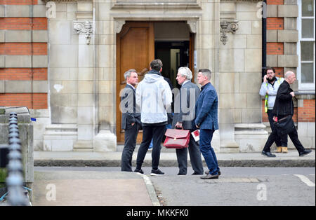 UKIP ist Peter Whittle und Herr Pearson mit Tommy Robinson (Stephen Yaxley-Lennon) Gründer und ehemaliger Führer der English Defence League (EDL) in Wes Stockfoto