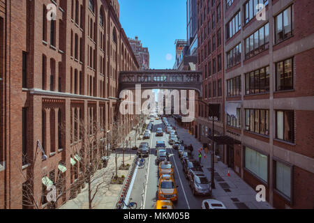 West 16th Street Richtung Osten von der Highline. Stockfoto