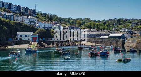 Traditionelle Fischerboote im Hafen von Mevagissey Cornwall, UK. Stockfoto