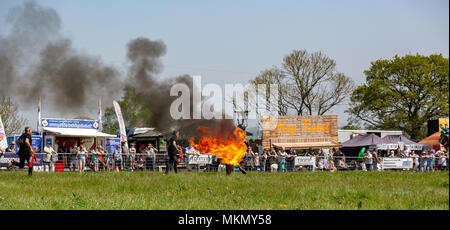 Netley Marsh, Hampshire, UK. 6. Mai 2018. Den ersten Tag der zweitägigen Veranstaltung, Hampshire Spiel&Country Messe zieht die Massen an einem heißen sonnigen Tag. Stockfoto