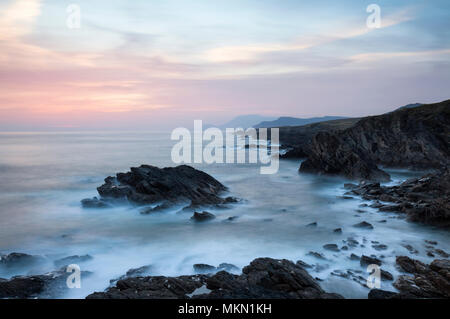 Sonnenuntergang über der Küste von Achill Island, ein Ziel auf Irelands wilden Atlantik, County Mayo Irland Stockfoto