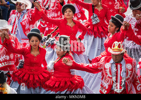 LA PAZ, BOLIVIEN - 11. FEBRUAR 2018: Tänzer in La Paz Karneval in Bolivien. Stockfoto