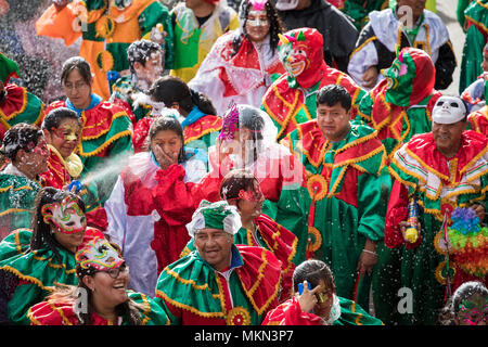 LA PAZ, BOLIVIEN - 11. FEBRUAR 2018: Tänzer in La Paz Karneval in Bolivien. Stockfoto