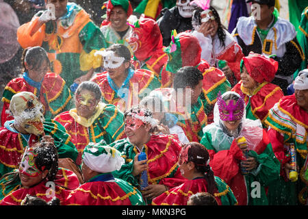 LA PAZ, BOLIVIEN - 11. FEBRUAR 2018: Tänzer in La Paz Karneval in Bolivien. Stockfoto