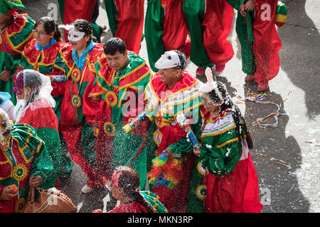 LA PAZ, BOLIVIEN - 11. FEBRUAR 2018: Tänzer in La Paz Karneval in Bolivien. Stockfoto