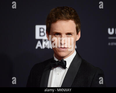 Eddie Redmayne bei der BAFTA-Los Angeles Jaguar Britannia Awards 2014 präsentiert von BBC America und United Airlines im Beverly Hilton Hotel in Los Angeles. Eddie Redmayne 054 Red Carpet Event, Vertikal, USA, Filmindustrie, Prominente, Fotografie, Bestof, Kunst, Kultur und Unterhaltung, Topix Prominente Fashion/Vertikal, Besten, Event in Hollywood Leben - Kalifornien, Roter Teppich und backstage, USA, Film, Stars, Film Stars, TV Stars, Musik, Promis, Fotografie, Bestof, Kunst, Kultur und Unterhaltung, Topix, headshot, vertikal, eine Person aus dem Jahr Stockfoto